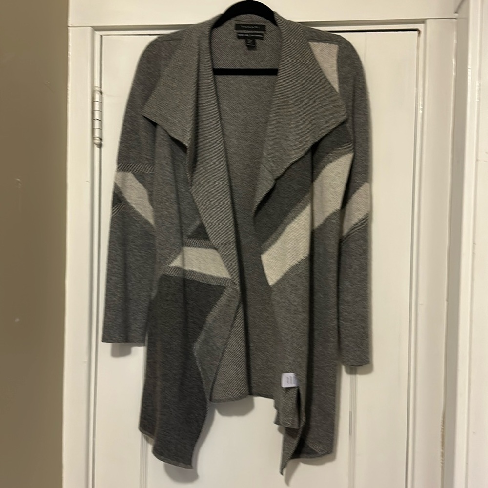 Medium Tahari cashmere sweater
